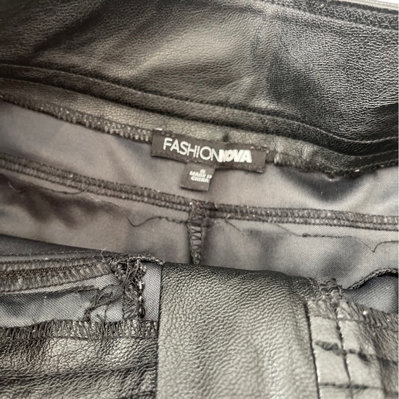 FASHION NOVA FAUX LEATHER PANTS WITH ZIPPER DETAIL SIZE S - Picture 2 of 3